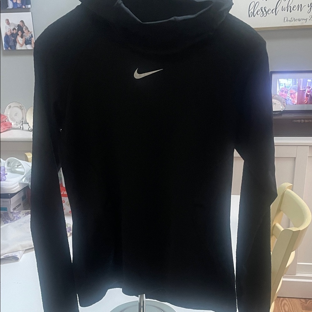 Summer Sale Markdown Nike Pro Hyperwarm Black Hoodie Lenght 19”, Pit to Pit 17”.